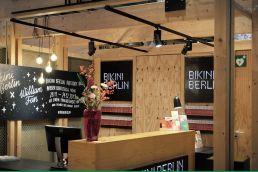 Umgebung und Design der Läden von Bikini Berlin