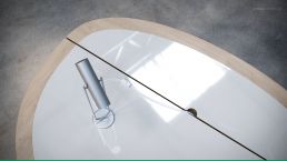 Moderner Klapptisch aus Eiche und HPL im aufgeklappten Zustand