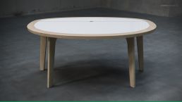 Moderner Klapptisch aus Eiche und HPL im aufgeklappten Zustand