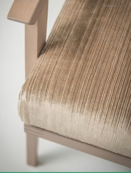 Restaurierte DDR-Sitzgruppe aus den 60er Jahren mit Möbel-Samt und Messingkappen